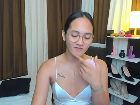 Snapshot of URHottestAngel chatting on 1, 10, 2025 URHottestAngel online show from 1, 10, 2025