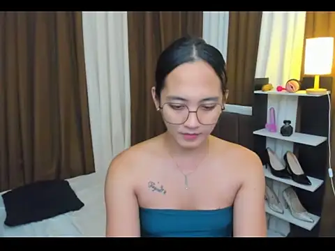 Snapshot of URHottestAngel chatting on 8, 10, 2025 URHottestAngel online show from 8, 10, 2025