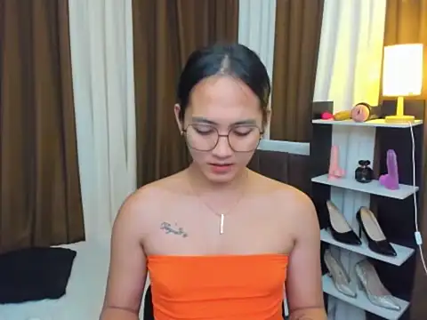 Snapshot of URHottestAngel chatting on 8, 10, 2025 URHottestAngel online show from 8, 10, 2025