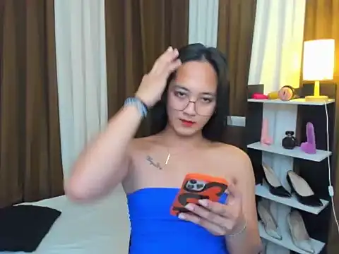 Snapshot of URHottestAngel chatting on 9, 10, 2025 URHottestAngel online show from 9, 10, 2025