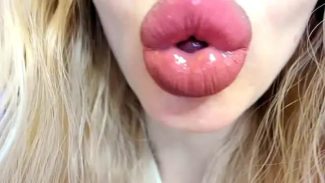 Snapshot of Politeeliza chatting on 26, 4, 2026 Politeeliza online show from 26, 4, 2026