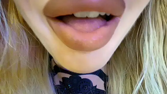 Snapshot of Politeeliza chatting on 12, 5, 2026 Politeeliza online show from 12, 5, 2026