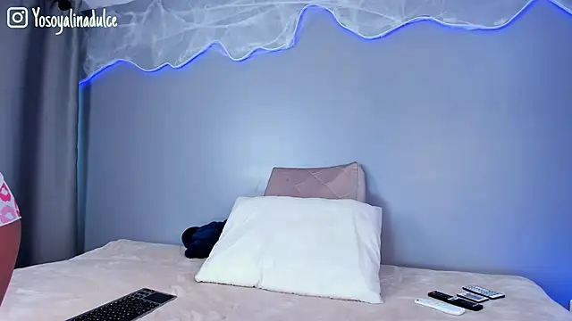 Snapshot of AlinaSweett_ chatting on 28, 10, 2025 AlinaSweett online show from 28, 10, 2025