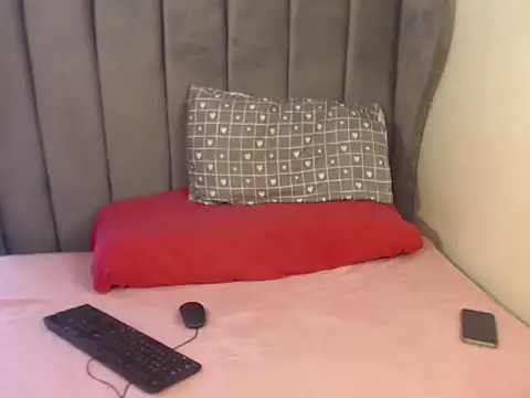 Snapshot of Hotgirl87 chatting on 14, 10, 2025 Hotgirl87 online show from 14, 10, 2025