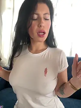 Mia salinass online show from 9, 9, 2025