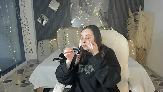 SarahCastro1  online show from 9, 1, 2026