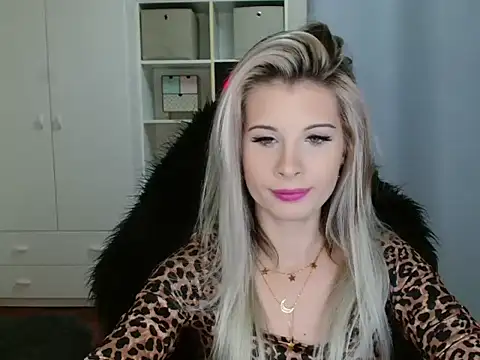 KristineGlow online show from 3, 11, 2025