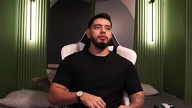 Snapshot of Nick_Vans chatting on 11, 10, 2025 Nick Vans online show from 11, 10, 2025