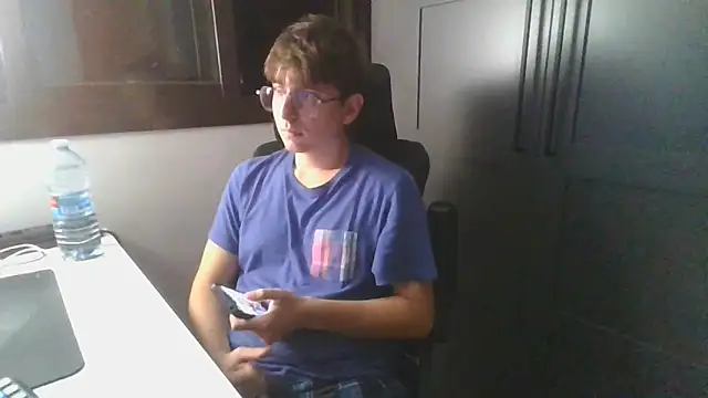 Snapshot of aaress22cm chatting on 15, 10, 2025 aaress22cm online show from 15, 10, 2025