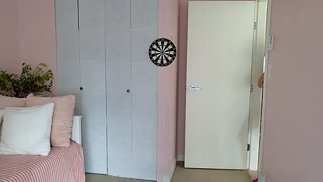 Snapshot of SirenSwitch chatting on 8, 9, 2025 SirenSwitch online show from 8, 9, 2025