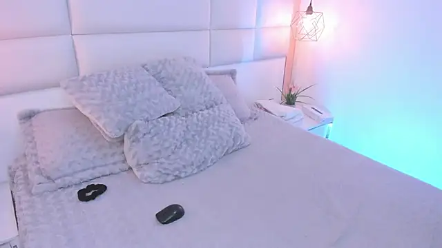 Lucia jane online show from 4, 2, 2026