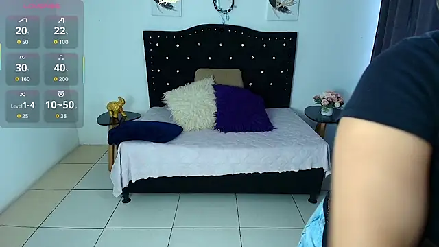 SammySmall F w online show from 22, 11, 2025