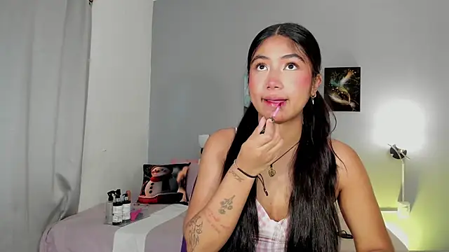 Snapshot of KimTayloor1 chatting on 20, 11, 2025 KimTayloor1 online show from 20, 11, 2025