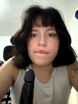 Snapshot of aliciia_23 chatting on 28, 9, 2025 aliciia 23 online show from 28, 9, 2025