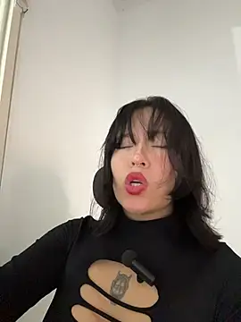 Snapshot of aliciia_23 chatting on 8, 11, 2025 aliciia 23 online show from 8, 11, 2025