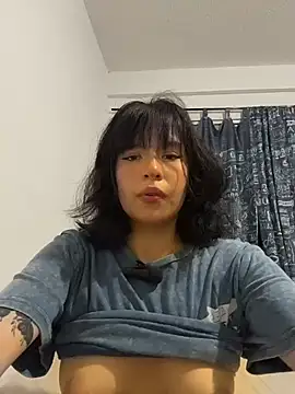 Snapshot of aliciia_23 chatting on 27, 11, 2025 aliciia 23 online show from 27, 11, 2025