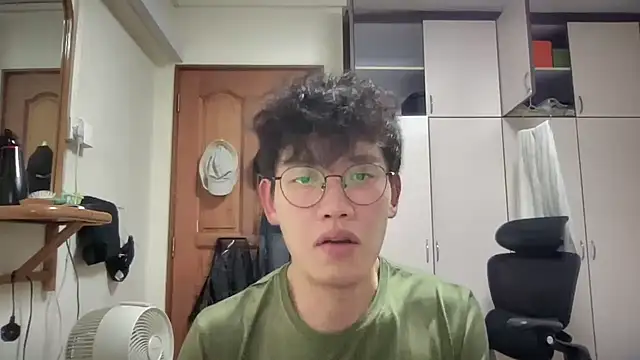 Passionatetwink2 online show from 13, 10, 2025