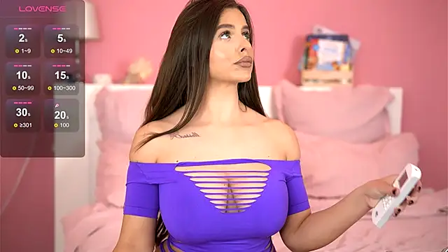 Snapshot of DeborahLowe chatting on 17, 11, 2025 DeborahLowe online show from 17, 11, 2025