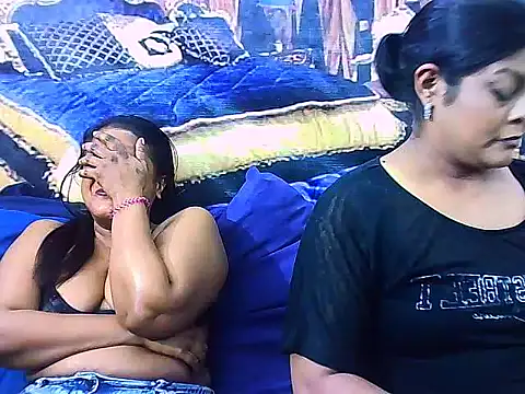 Snapshot of IndianSexyLady4u chatting on 2, 12, 2025 IndianSexyLady4u online show from 2, 12, 2025