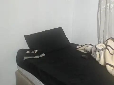 Snapshot of curveydickxx chatting on 13, 9, 2025 curveydickxx online show from 13, 9, 2025