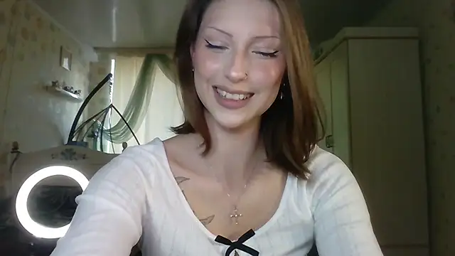 Snapshot of RuxaShade chatting on 14, 11, 2025 RuxaShade online show from 14, 11, 2025