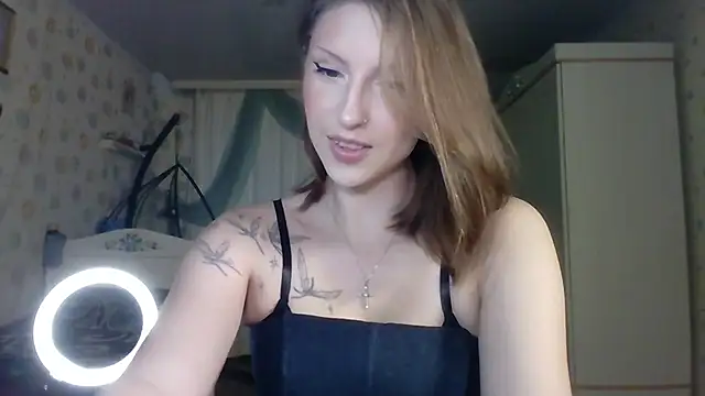 Snapshot of RuxaShade chatting on 19, 11, 2025 RuxaShade online show from 19, 11, 2025