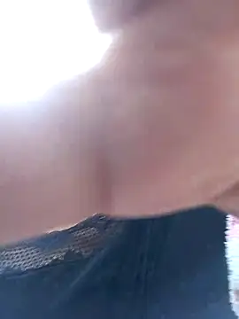 Snapshot of lauramartins7 chatting on 5, 12, 2025 lauramartins7 online show from 5, 12, 2025