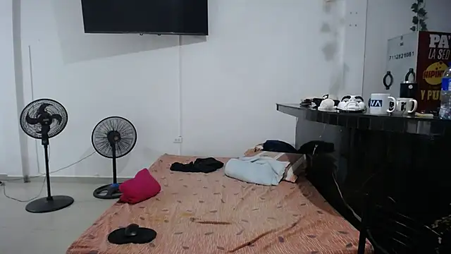 Snapshot of yohacriss chatting on 26, 10, 2025 yohacriss online show from 26, 10, 2025