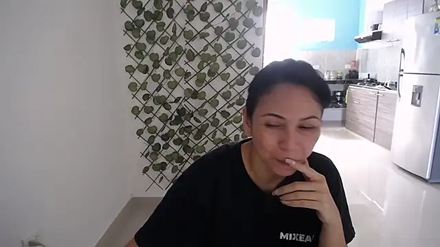 Snapshot of yohacriss chatting on 15, 12, 2025 yohacriss online show from 15, 12, 2025