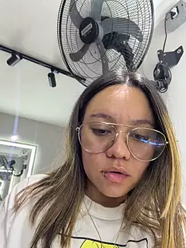 Sky Junne online show from 13, 4, 2026