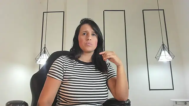 Snapshot of victoria_fooxx chatting on 14, 10, 2025 victoria fooxx online show from 14, 10, 2025