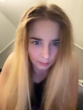 Snapshot of ellieen chatting on 9, 11, 2025 ellieen online show from 9, 11, 2025