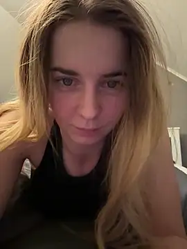 Snapshot of ellieen chatting on 15, 11, 2025 ellieen online show from 15, 11, 2025