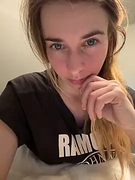 Snapshot of ellieen chatting on 18, 11, 2025 ellieen online show from 18, 11, 2025