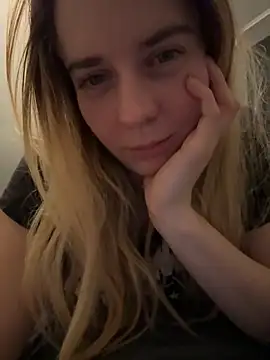 Snapshot of ellieen chatting on 21, 11, 2025 ellieen online show from 21, 11, 2025