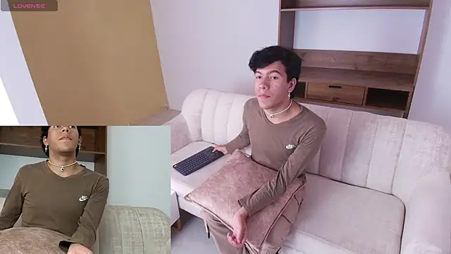 Snapshot of E_R_O_S_ chatting on 17, 9, 2025 E R O S online show from 17, 9, 2025