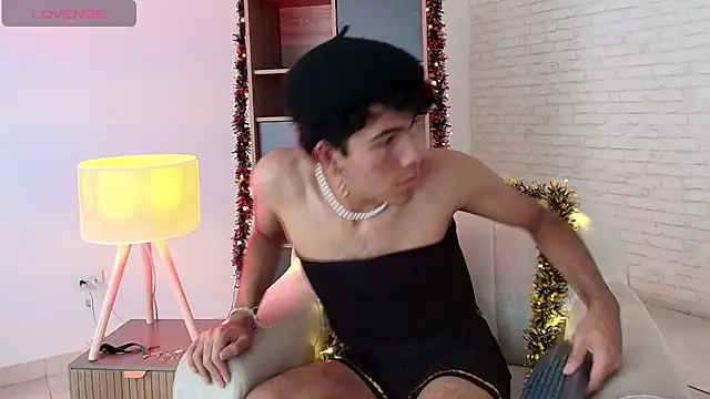 Snapshot of E_R_O_S_ chatting on 4, 12, 2025 E R O S online show from 4, 12, 2025