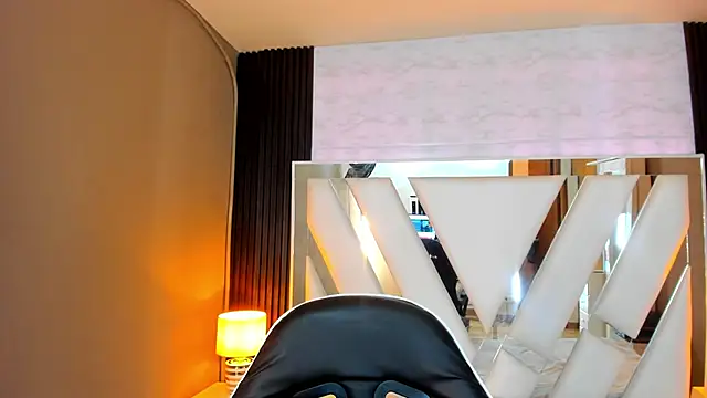 Amy Hottiee online show from 3, 12, 2025