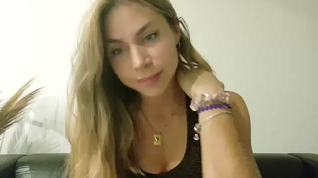 Snapshot of wonderalice31 chatting on 13, 9, 2025 wonderalice31 online show from 13, 9, 2025