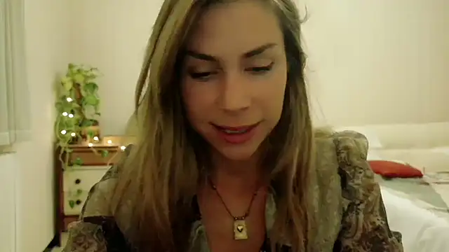 Snapshot of wonderalice31 chatting on 30, 9, 2025 wonderalice31 online show from 30, 9, 2025