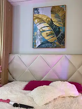 Mila Hank  online show from 9, 2, 2026