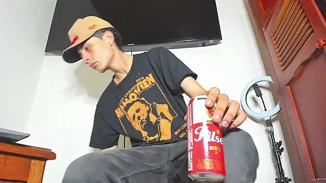 Snapshot of Master_liam00 chatting on 25, 11, 2025 Master liam00 online show from 25, 11, 2025