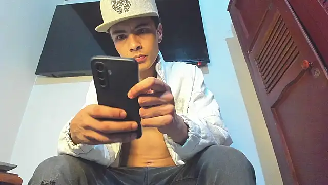 Snapshot of Master_liam00 chatting on 26, 11, 2025 Master liam00 online show from 26, 11, 2025