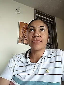Snapshot of KittyHoleshot87 chatting on 6, 10, 2025 KittyHoleshot87 online show from 6, 10, 2025
