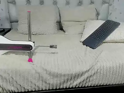 Snapshot of michelle_perla chatting on 16, 9, 2025 michelle perla online show from 16, 9, 2025