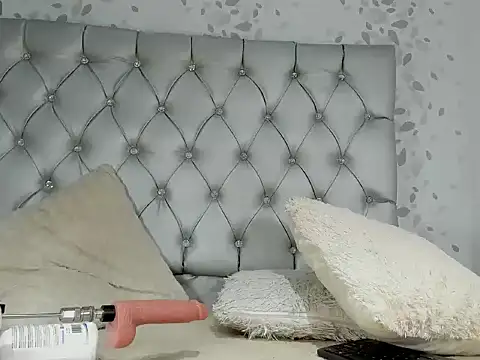 Snapshot of michelle_perla chatting on 18, 9, 2025 michelle perla online show from 18, 9, 2025