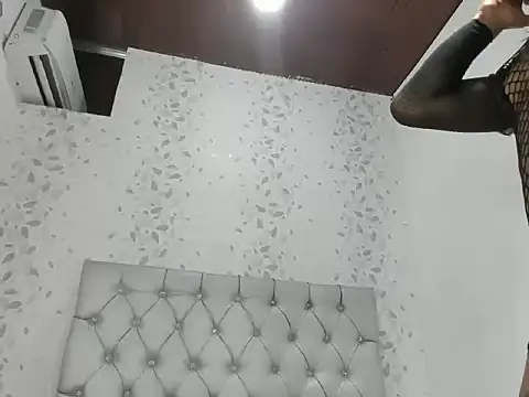 Snapshot of michelle_perla chatting on 1, 10, 2025 michelle perla online show from 1, 10, 2025