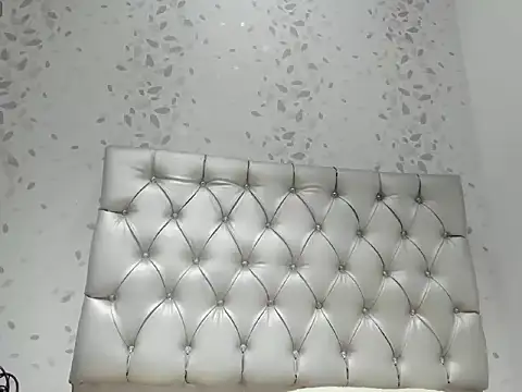 Snapshot of michelle_perla chatting on 18, 10, 2025 michelle perla online show from 18, 10, 2025