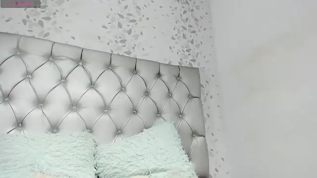 Snapshot of michelle_perla chatting on 8, 11, 2025 michelle perla online show from 8, 11, 2025