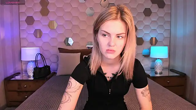 Snapshot of NaomiSol chatting on 13, 9, 2025 NaomiSol online show from 13, 9, 2025